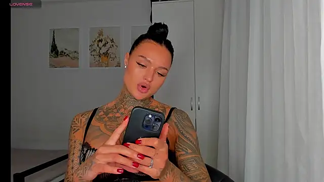 Snapshot of pantera_flashh chatting on November 9, 2025, 8:02 pm pantera flashh online show from November 9, 2025, 8:02 pm