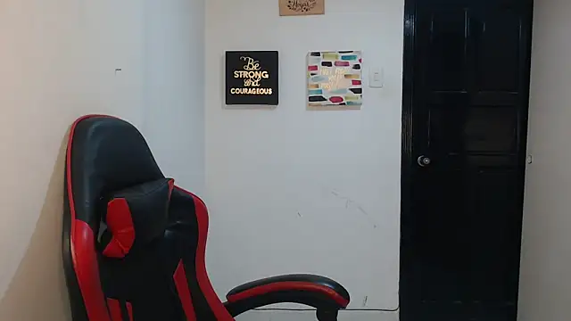 Snapshot of Liamiler01_ chatting on October 22, 2025, 12:37 pm Liamiler01 online show from October 22, 2025, 12:37 pm