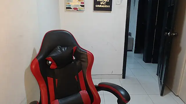 Snapshot of Liamiler01_ chatting on February 18, 2026, 10:44 am Liamiler01 online show from February 18, 2026, 10:44 am