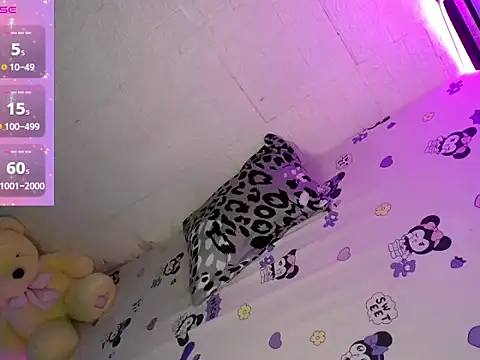 Snapshot of katie_white chatting on October 19, 2025, 8:28 am katie white online show from October 19, 2025, 8:28 am