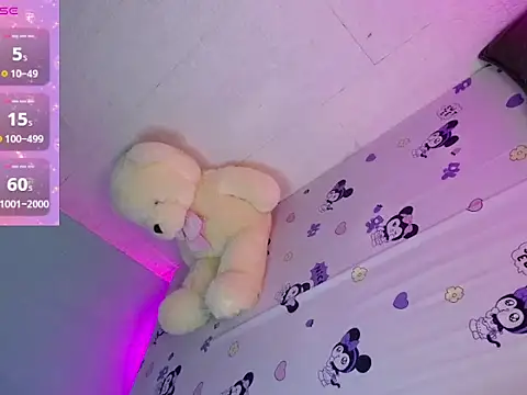 Snapshot of katie_white chatting on October 6, 2025, 1:01 pm katie white online show from October 6, 2025, 1:01 pm