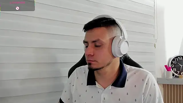 Snapshot of Rick_Diesel_ chatting on November 8, 2025, 3:32 am Rick Diesel online show from November 8, 2025, 3:32 am