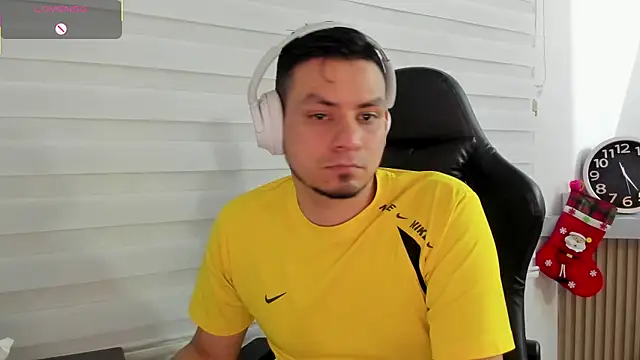 Snapshot of Rick_Diesel_ chatting on November 20, 2025, 4:24 am Rick Diesel online show from November 20, 2025, 4:24 am