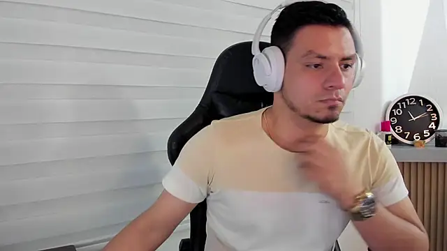 Snapshot of Rick_Diesel_ chatting on October 29, 2025, 4:11 am Rick Diesel online show from October 29, 2025, 4:11 am