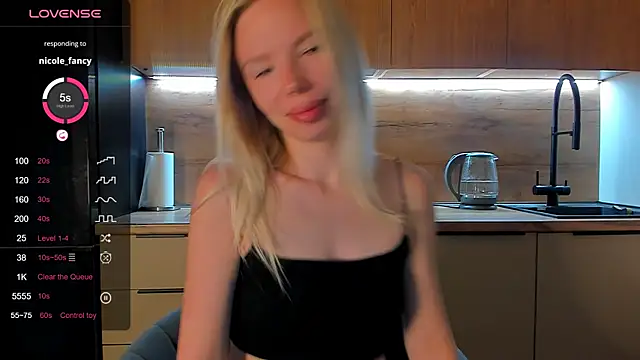 Snapshot of Olivia_Bells chatting on June 14, 2026, 9:05 pm Olivia Bells online show from June 14, 2026, 9:05 pm