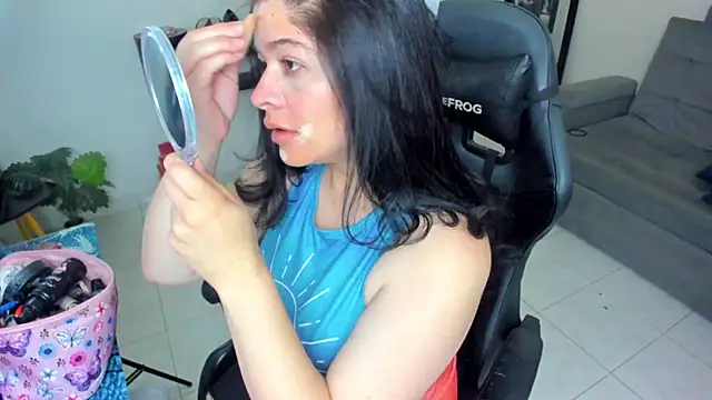 Snapshot of BellaFlaming chatting on November 22, 2025, 11:31 am BellaFlaming online show from November 22, 2025, 11:31 am