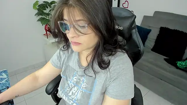 Snapshot of BellaFlaming chatting on March 17, 2025, 10:17 am BellaFlaming online show from March 17, 2025, 10:17 am