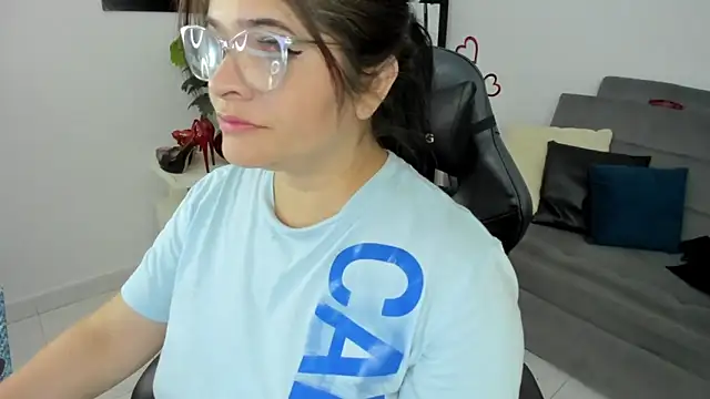 Snapshot of BellaFlaming chatting on February 15, 2025, 9:17 pm BellaFlaming online show from February 15, 2025, 9:17 pm