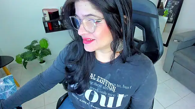 Snapshot of BellaFlaming chatting on September 13, 2025, 12:05 pm BellaFlaming online show from September 13, 2025, 12:05 pm