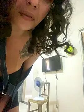 Snapshot of -Marivalda- chatting on November 5, 2025, 5:05 pm -Marivalda- online show from November 5, 2025, 5:05 pm