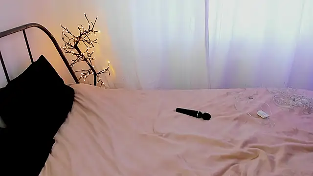 Snapshot of Talla_a chatting on November 17, 2025, 9:02 am Talla a online show from November 17, 2025, 9:02 am