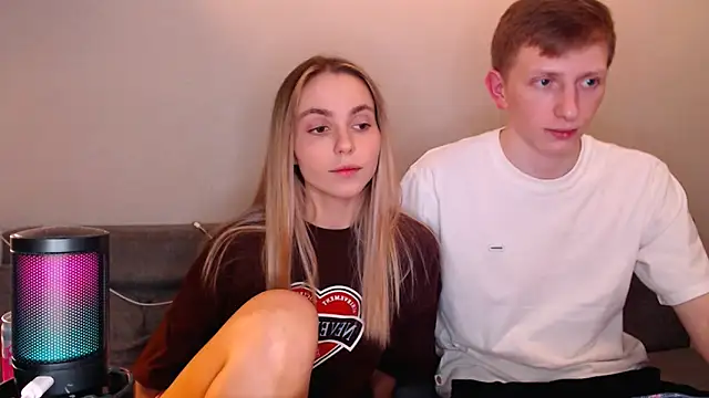 Snapshot of juliaanddima chatting on December 4, 2025, 10:31 pm juliaanddima online show from December 4, 2025, 10:31 pm