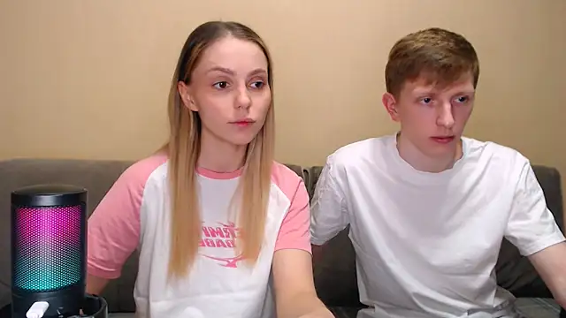 Snapshot of juliaanddima chatting on February 22, 2026, 12:24 am juliaanddima online show from February 22, 2026, 12:24 am