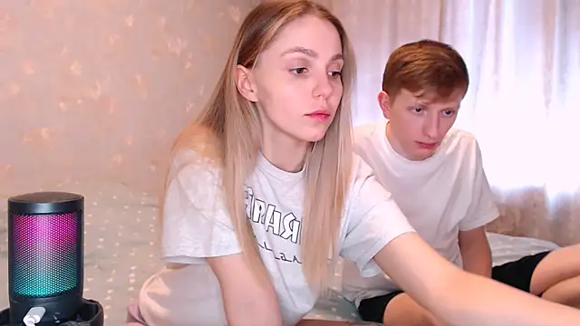 Snapshot of juliaanddima chatting on February 26, 2026, 11:32 am juliaanddima online show from February 26, 2026, 11:32 am