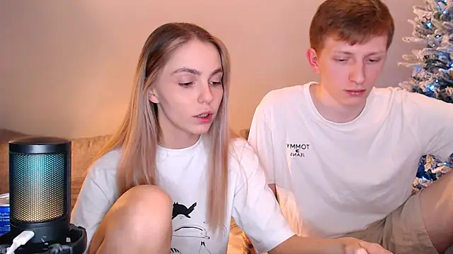 Snapshot of juliaanddima chatting on December 20, 2025, 9:50 pm juliaanddima online show from December 20, 2025, 9:50 pm