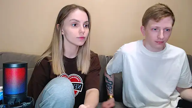 juliaanddima online show from May 30, 2026, 10:37 pm