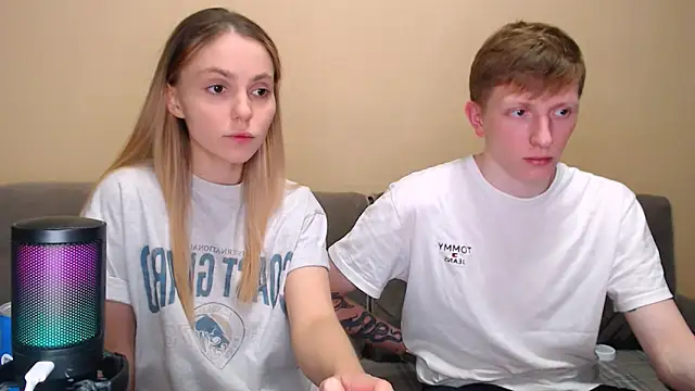 Snapshot of juliaanddima chatting on February 19, 2026, 9:56 pm juliaanddima online show from February 19, 2026, 9:56 pm