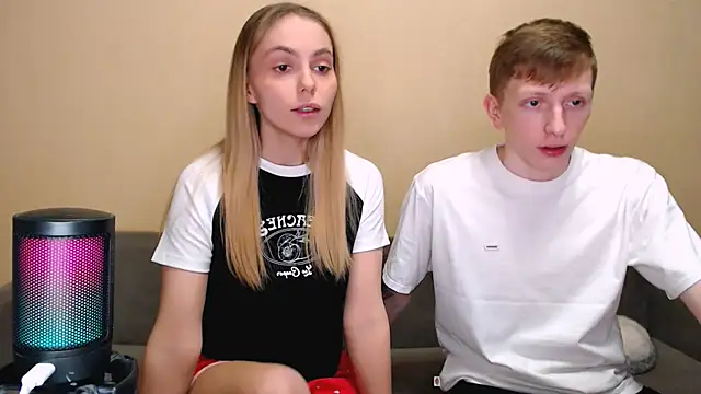 Snapshot of juliaanddima chatting on February 7, 2026, 9:56 pm juliaanddima online show from February 7, 2026, 9:56 pm