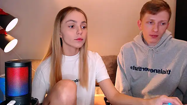 Snapshot of juliaanddima chatting on November 21, 2025, 8:46 am juliaanddima online show from November 21, 2025, 8:46 am