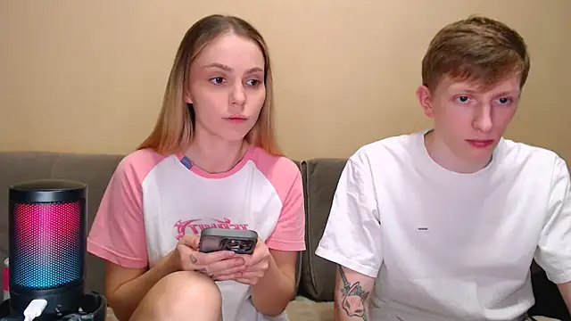 Snapshot of juliaanddima chatting on February 23, 2026, 10:43 pm juliaanddima online show from February 23, 2026, 10:43 pm