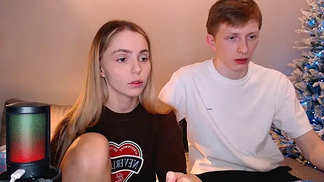 Snapshot of juliaanddima chatting on December 18, 2025, 10:24 pm juliaanddima online show from December 18, 2025, 10:24 pm