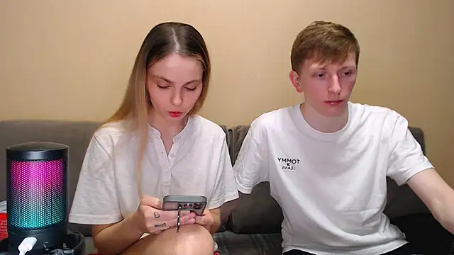 Snapshot of juliaanddima chatting on February 18, 2026, 10:39 pm juliaanddima online show from February 18, 2026, 10:39 pm