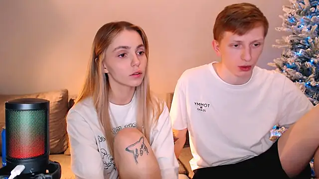 Snapshot of juliaanddima chatting on December 22, 2025, 10:21 pm juliaanddima online show from December 22, 2025, 10:21 pm