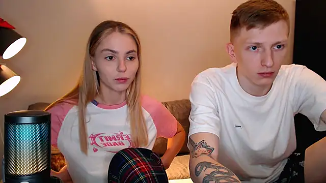 Snapshot of juliaanddima chatting on October 21, 2025, 10:53 pm juliaanddima online show from October 21, 2025, 10:53 pm