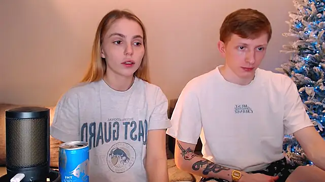 Snapshot of juliaanddima chatting on December 19, 2025, 10:23 pm juliaanddima online show from December 19, 2025, 10:23 pm