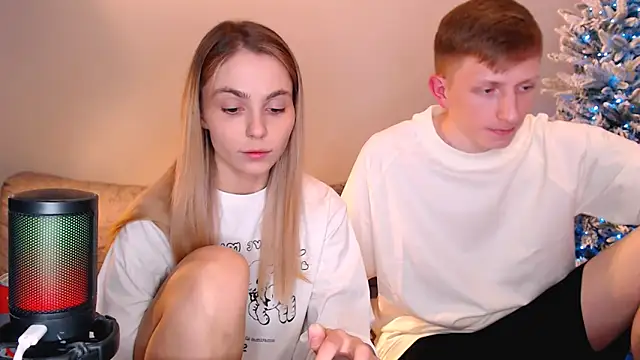 Snapshot of juliaanddima chatting on January 11, 2026, 9:44 pm juliaanddima online show from January 11, 2026, 9:44 pm