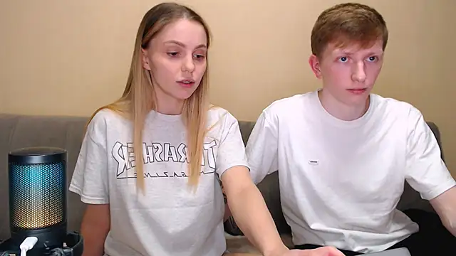 Snapshot of juliaanddima chatting on February 25, 2026, 11:15 pm juliaanddima online show from February 25, 2026, 11:15 pm