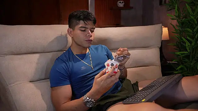 Snapshot of David_capizzi_ chatting on November 6, 2025, 12:20 pm David capizzi online show from November 6, 2025, 12:20 pm