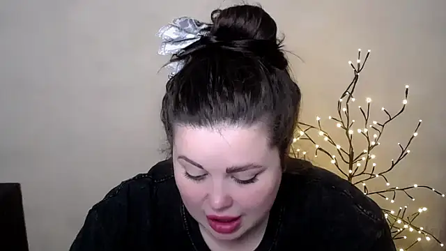 Emily Mo online show from May 19, 2026, 5:14 am
