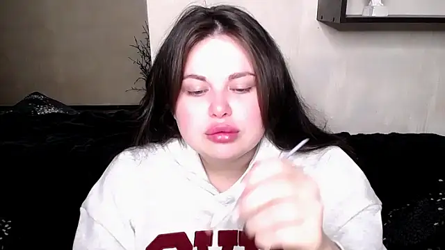 Emily Mo online show from October 24, 2025, 8:13 am