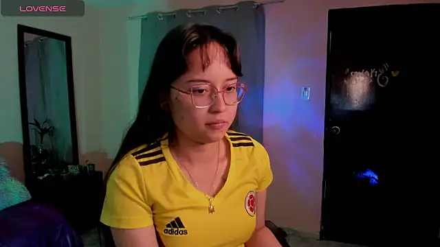 Snapshot of shantalc3rezo chatting on February 11, 2026, 7:47 pm shantalc3rezo online show from February 11, 2026, 7:47 pm