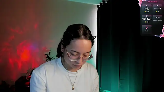 Snapshot of shantalc3rezo chatting on February 7, 2026, 8:39 pm shantalc3rezo online show from February 7, 2026, 8:39 pm