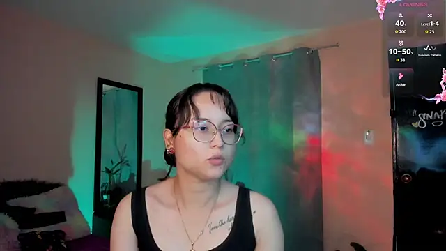 Snapshot of shantalc3rezo chatting on February 18, 2026, 7:54 pm shantalc3rezo online show from February 18, 2026, 7:54 pm