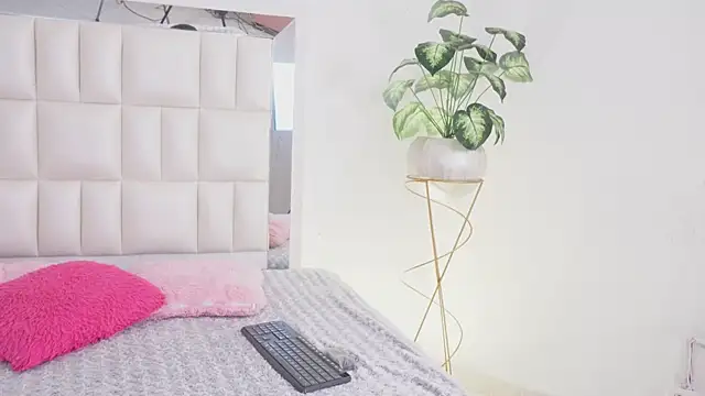 Snapshot of Anais_aradia chatting on February 8, 2025, 4:57 am Anais aradia online show from February 8, 2025, 4:57 am