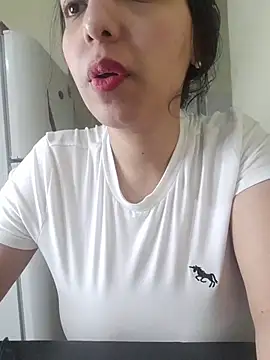 DianiQueenn online show from April 10, 2026, 4:19 am