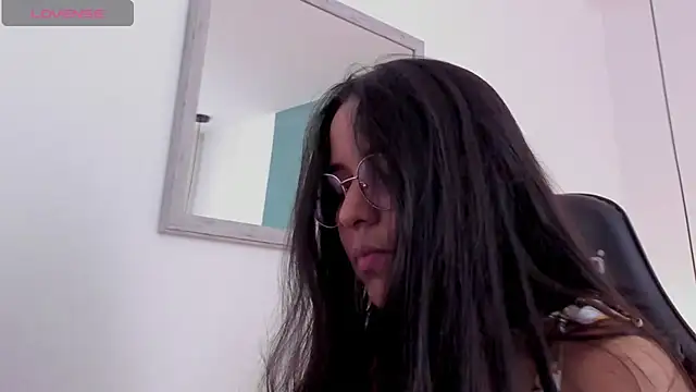 lucy blue28 online show from April 14, 2026, 12:54 pm