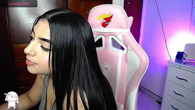 Snapshot of eva_six chatting on December 10, 2024, 6:17 pm eva six online show from December 10, 2024, 6:17 pm