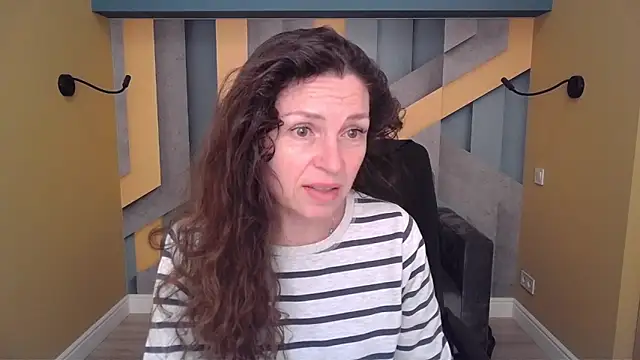 EllaLong online show from April 5, 2026, 11:17 am