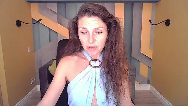 Snapshot of EllaLong chatting on June 27, 2026, 11:27 am EllaLong online show from June 27, 2026, 11:27 am