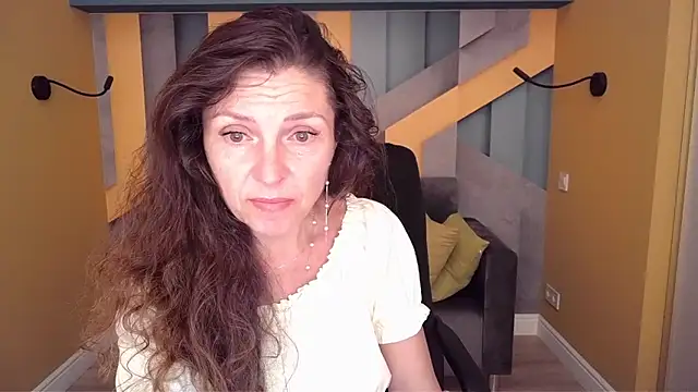 Snapshot of EllaLong chatting on June 19, 2026, 11:38 am EllaLong online show from June 19, 2026, 11:38 am