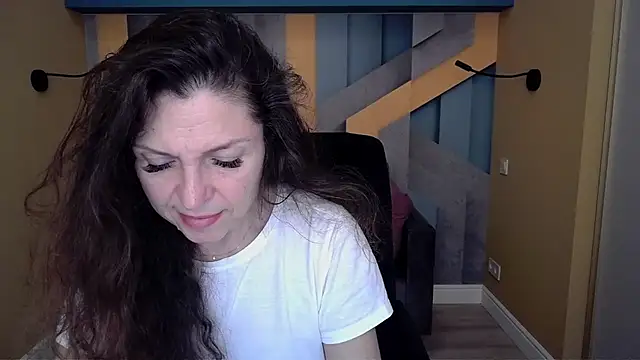 EllaLong online show from December 19, 2025, 12:40 pm