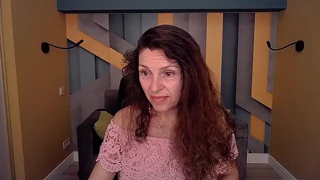 Snapshot of EllaLong chatting on June 26, 2026, 11:38 am EllaLong online show from June 26, 2026, 11:38 am
