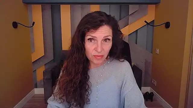 Snapshot of EllaLong chatting on June 2, 2026, 11:32 am EllaLong online show from June 2, 2026, 11:32 am