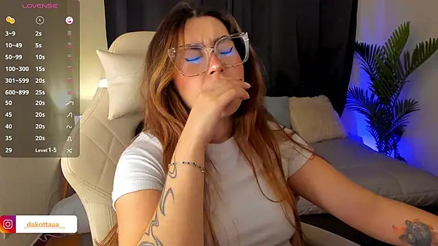 Snapshot of dakottaa_ chatting on November 6, 2025, 11:09 pm dakottaa online show from November 6, 2025, 11:09 pm