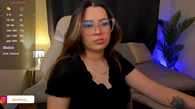 Snapshot of dakottaa_ chatting on December 3, 2025, 11:36 pm dakottaa online show from December 3, 2025, 11:36 pm