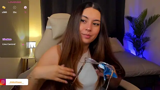 Snapshot of dakottaa_ chatting on December 17, 2025, 12:26 am dakottaa online show from December 17, 2025, 12:26 am